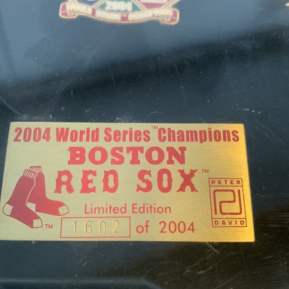 Boston Red Sox 2004 World Series Champions Limited Edition pin set - Picture 5 of 5